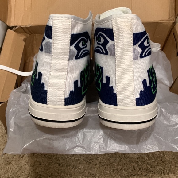 Seattle Seahawk 12th man size 9 high top sneakers - Picture 5 of 7